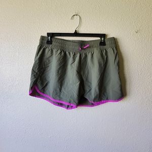 Women's large Columbia Shorts